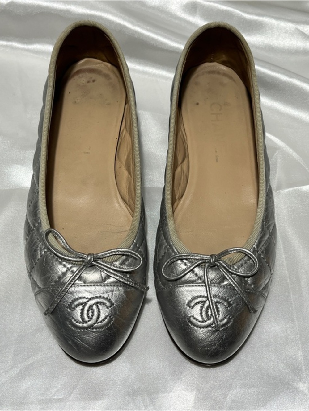 CHANEL Metallic Silver Quilted Ballet Flats with Bow